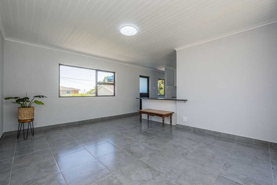 5 Bedroom Property for Sale in Protea Heights Western Cape